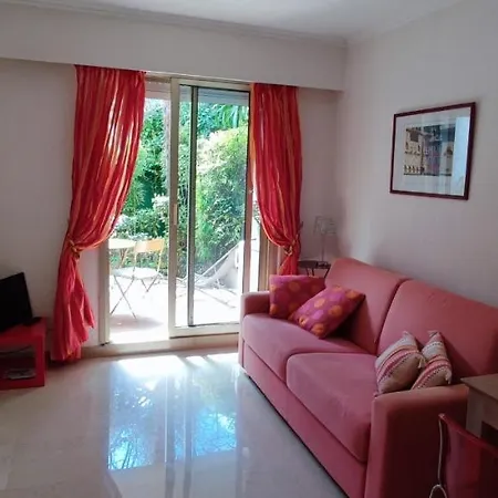 Apartment Studio With Garden In The Heart Of